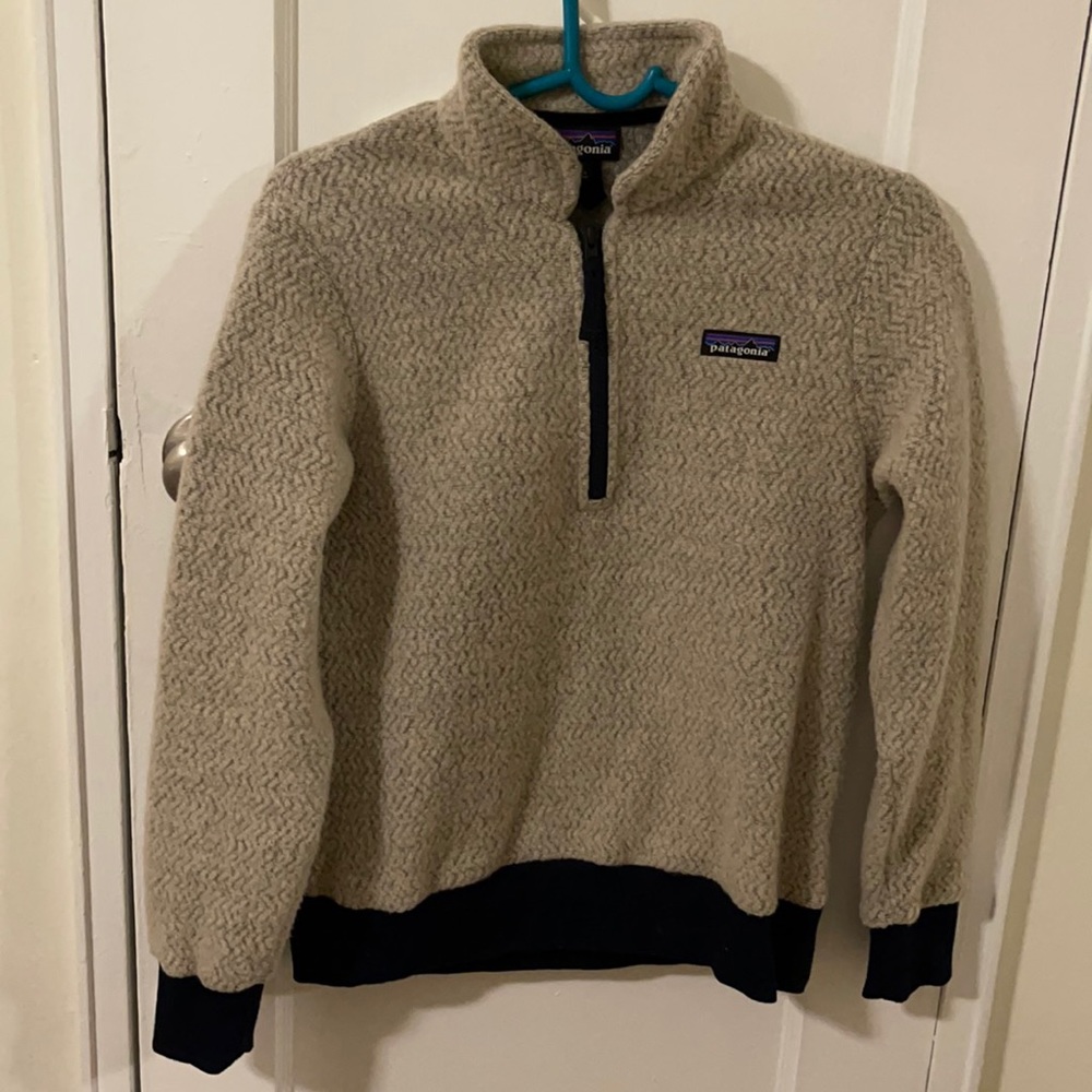 Beige/Navy Patagonia Fleece